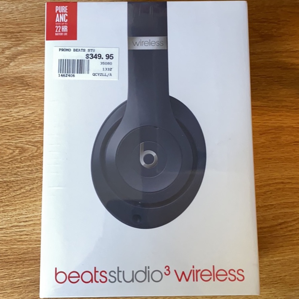 NWT Beats Studio3 Wireless Headphones (navy blue)